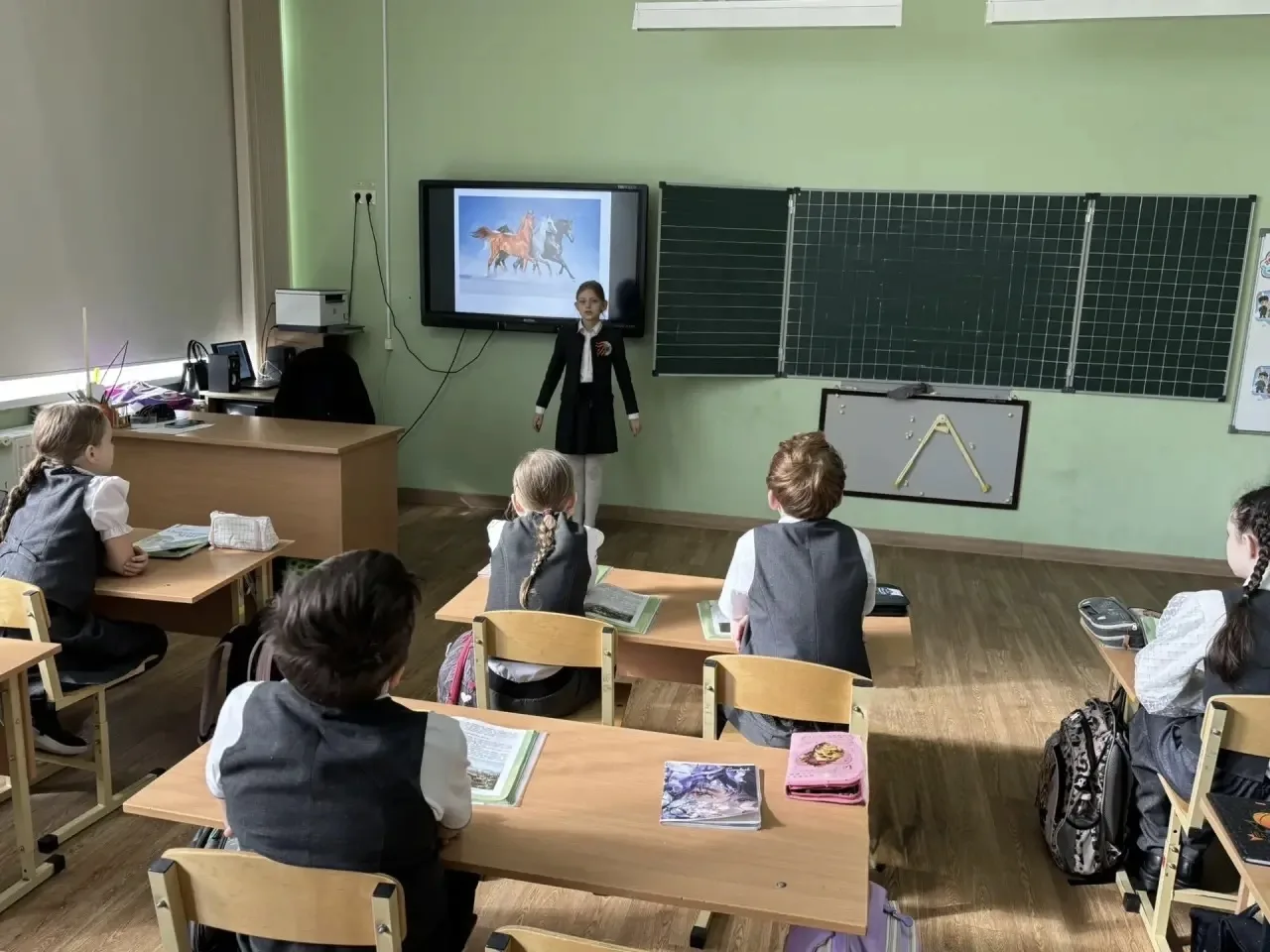 📣 Классный час в 4 «Г»: «Моя будущая профессия или кем я хочу стать» ✨  В нашем 4 «Г» классе прошёл 