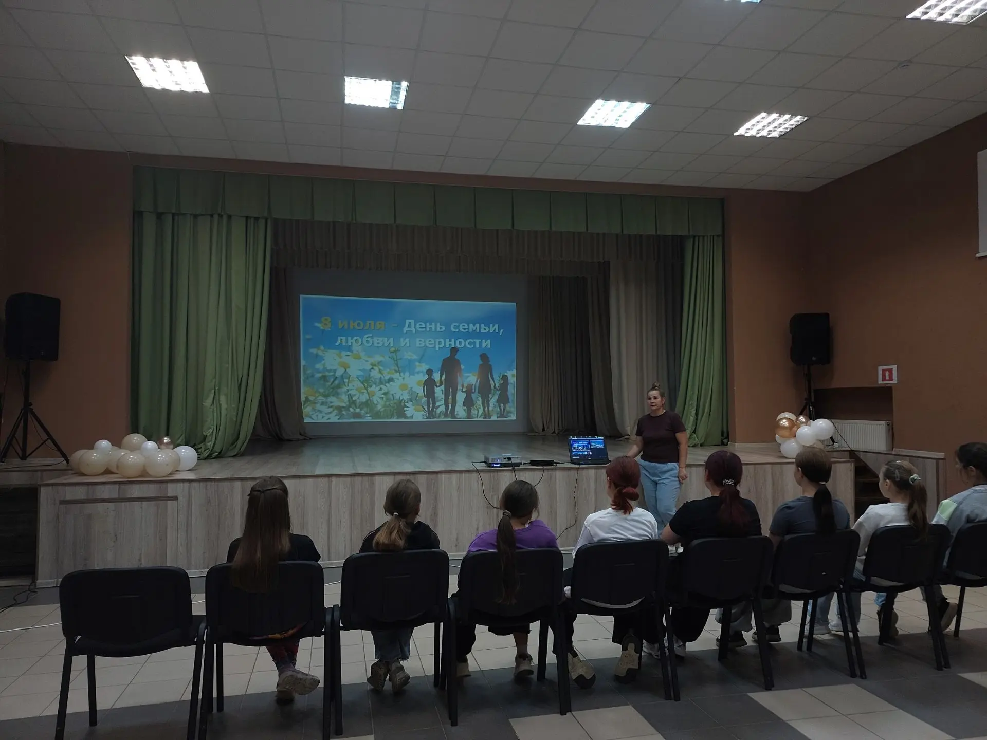 ✨ Творим вместе: мастер‑класс ко Дню семьи, любви и верности ✨

В Доме культуры посёлка Залесье мы п