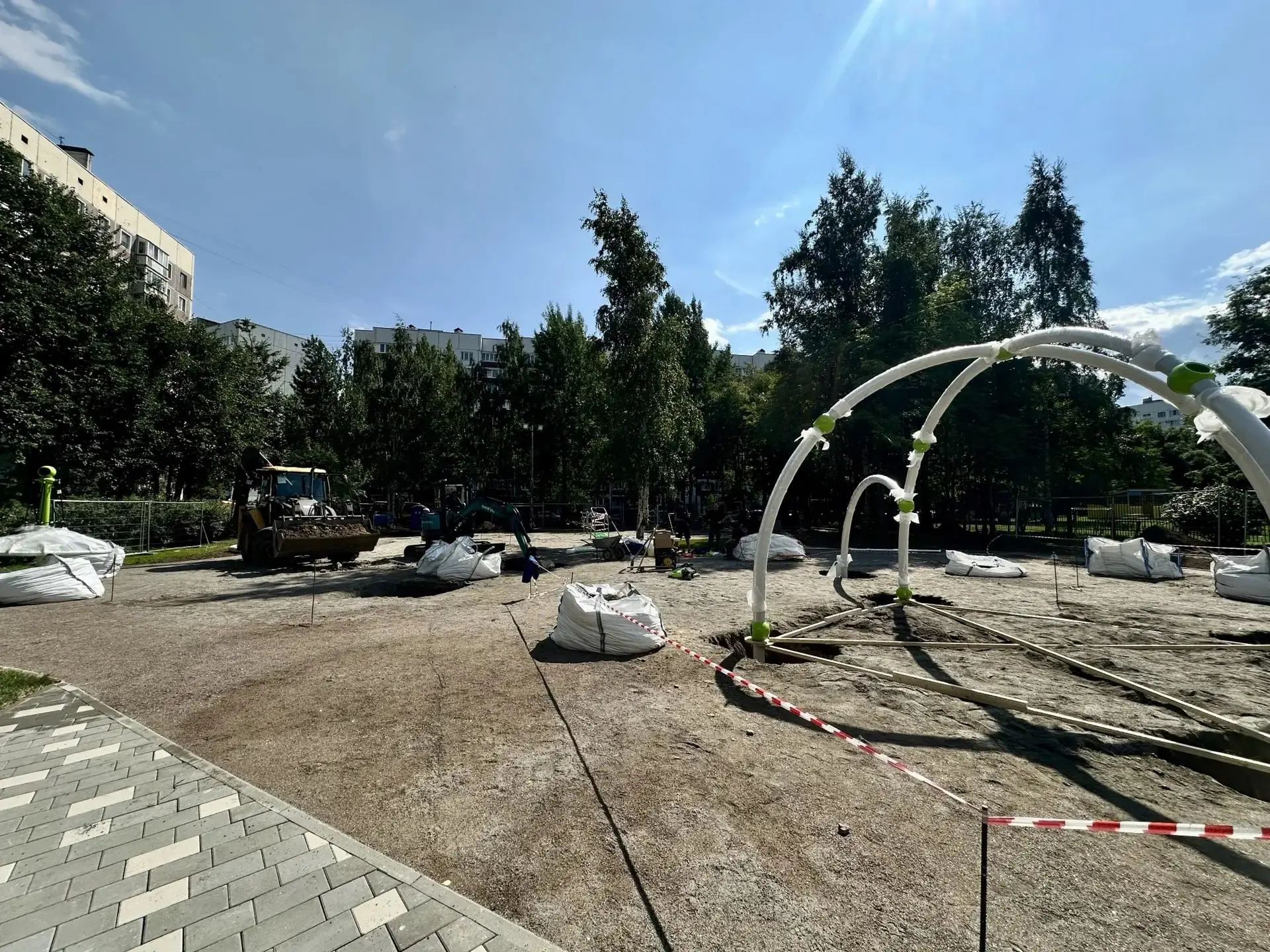 ⚡️ В МО Юнтолово начаты работы по реконструкции детской и спортивной площадки по адресу...