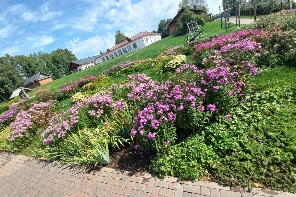 🌱🌺 Цветущий сад в музее‑заповеднике села Аксаково — идеальное место, чтобы замедлитьс...
