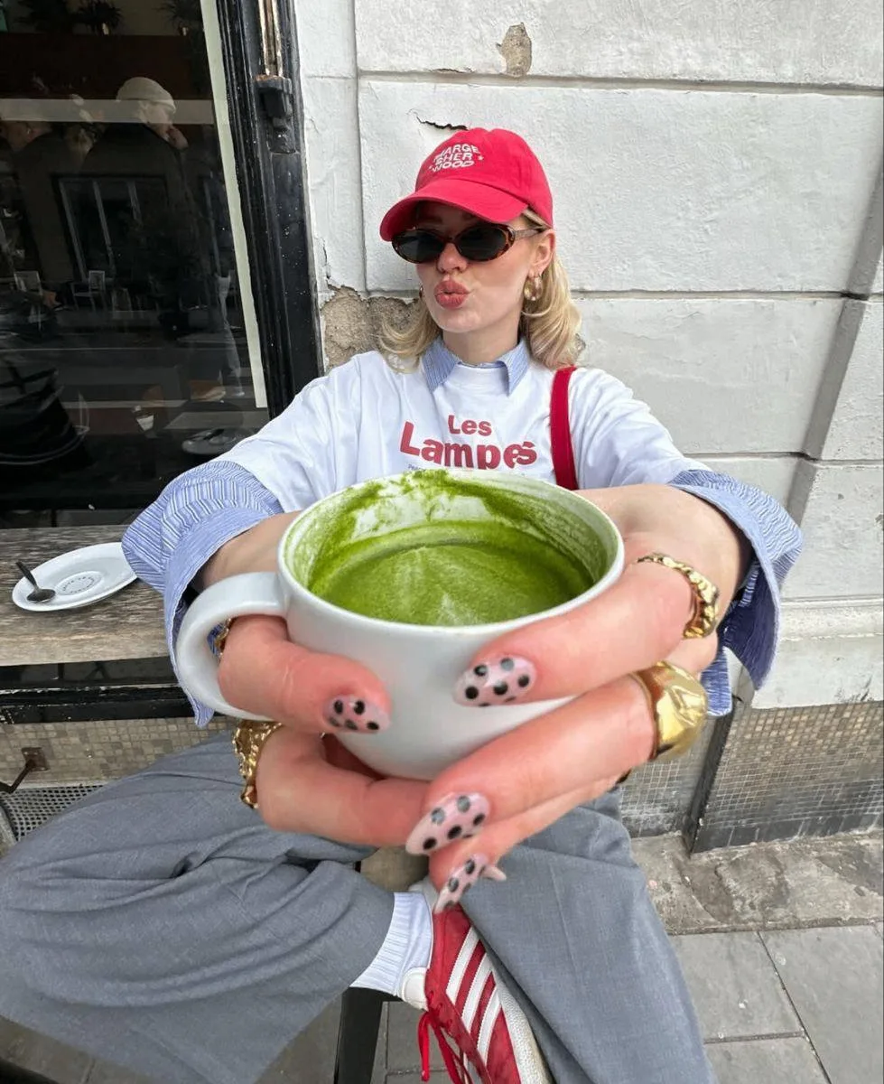 📸Тоже не фоткаешься на заднюю камеру?
➖Раньше я была такой же, смотрела на себя и сразу: «Фу, не та