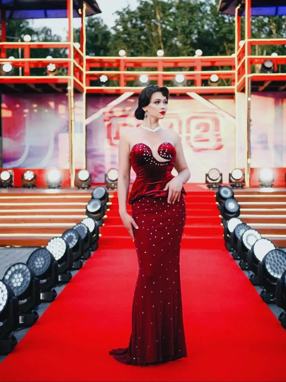 Даша покинула проект:

Решила продолжить любимое дело 🥰

Я мастер ретро-укладок.

Больше года делаю