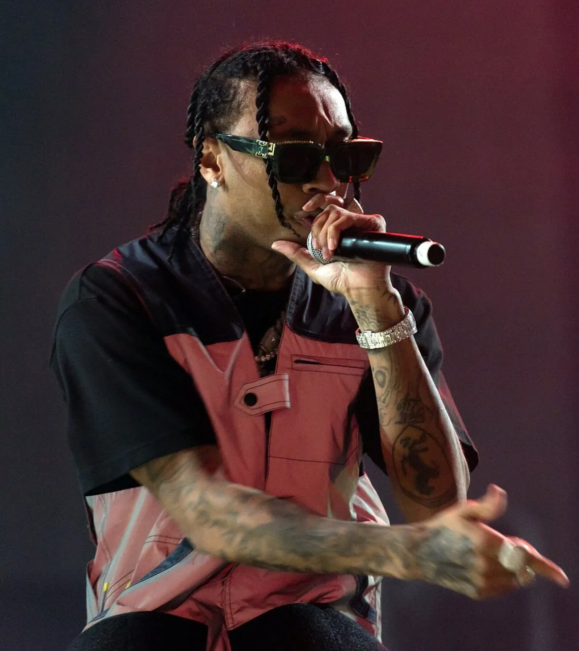 Концерты американского рэпера Tyga в Москве и Екатеринбурге перенесли после проблем с к...