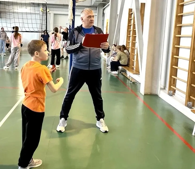 🏆 Соревнования ко Дню защитника Отечества! 🇷🇺  В преддверии Дня защитника Отечества среди ребят 5-6 