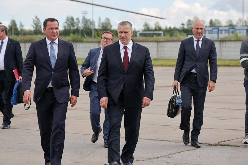 🏭💼 Юрий Трутнев посетил градообразующее предприятие Новодвинска

В Новодвинске Заместитель Председ