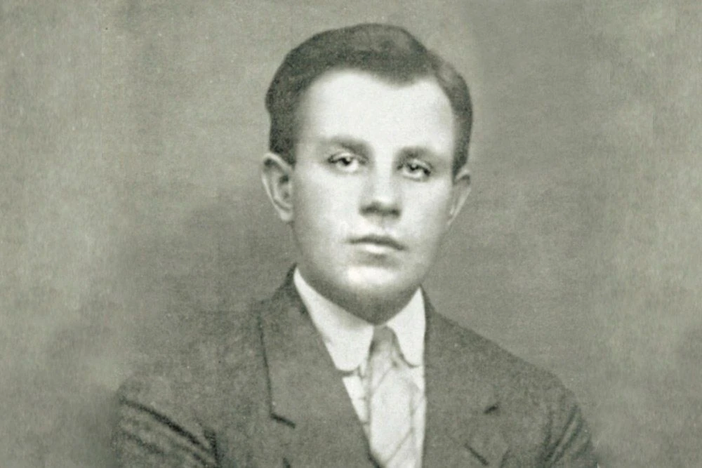 Больше ждать и верить и томиться,