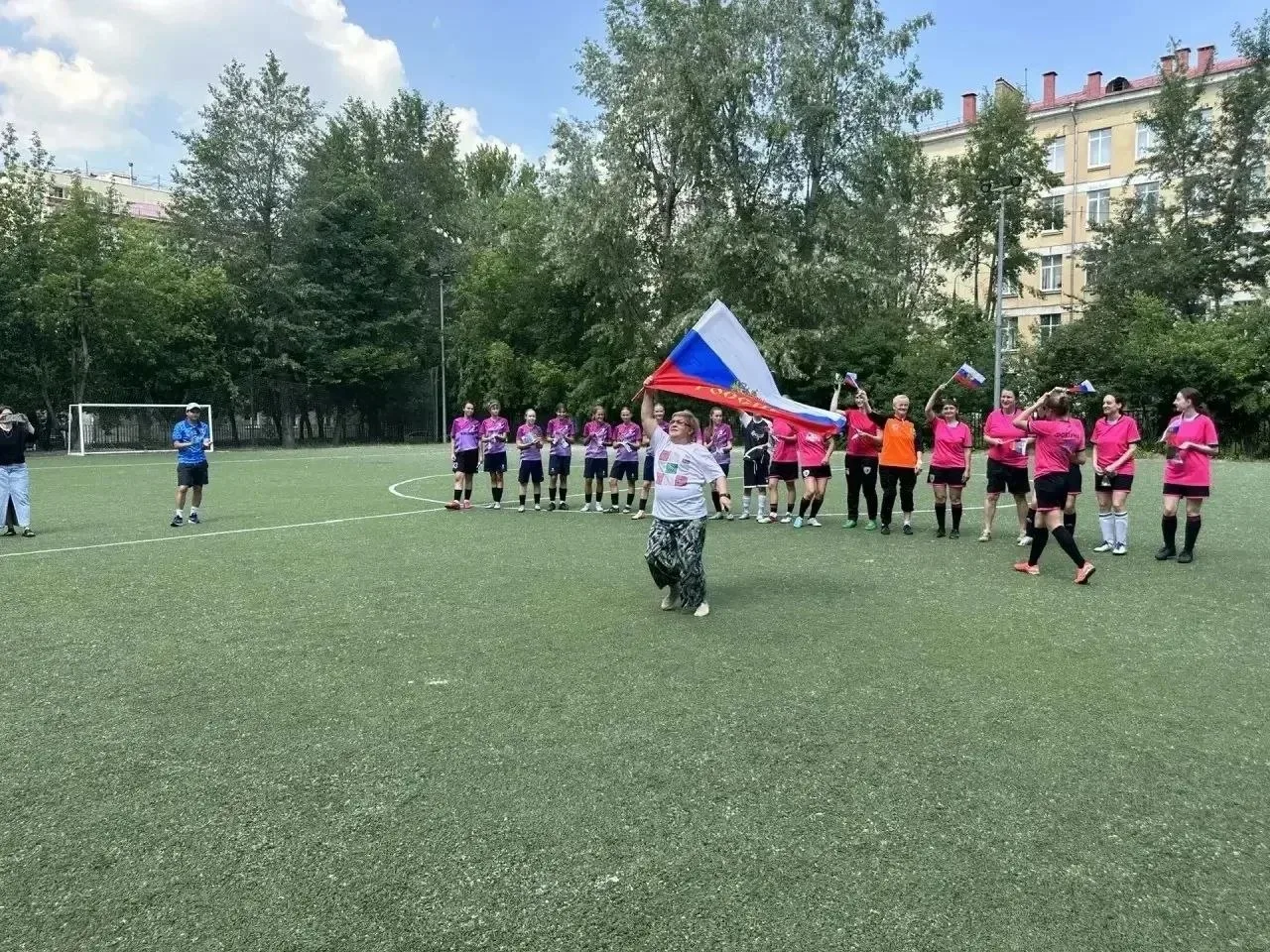 ⚽️ В Бутырском районе прошёл женский футбольный турнир ко Дню России

В рамках спортивных мероприяти
