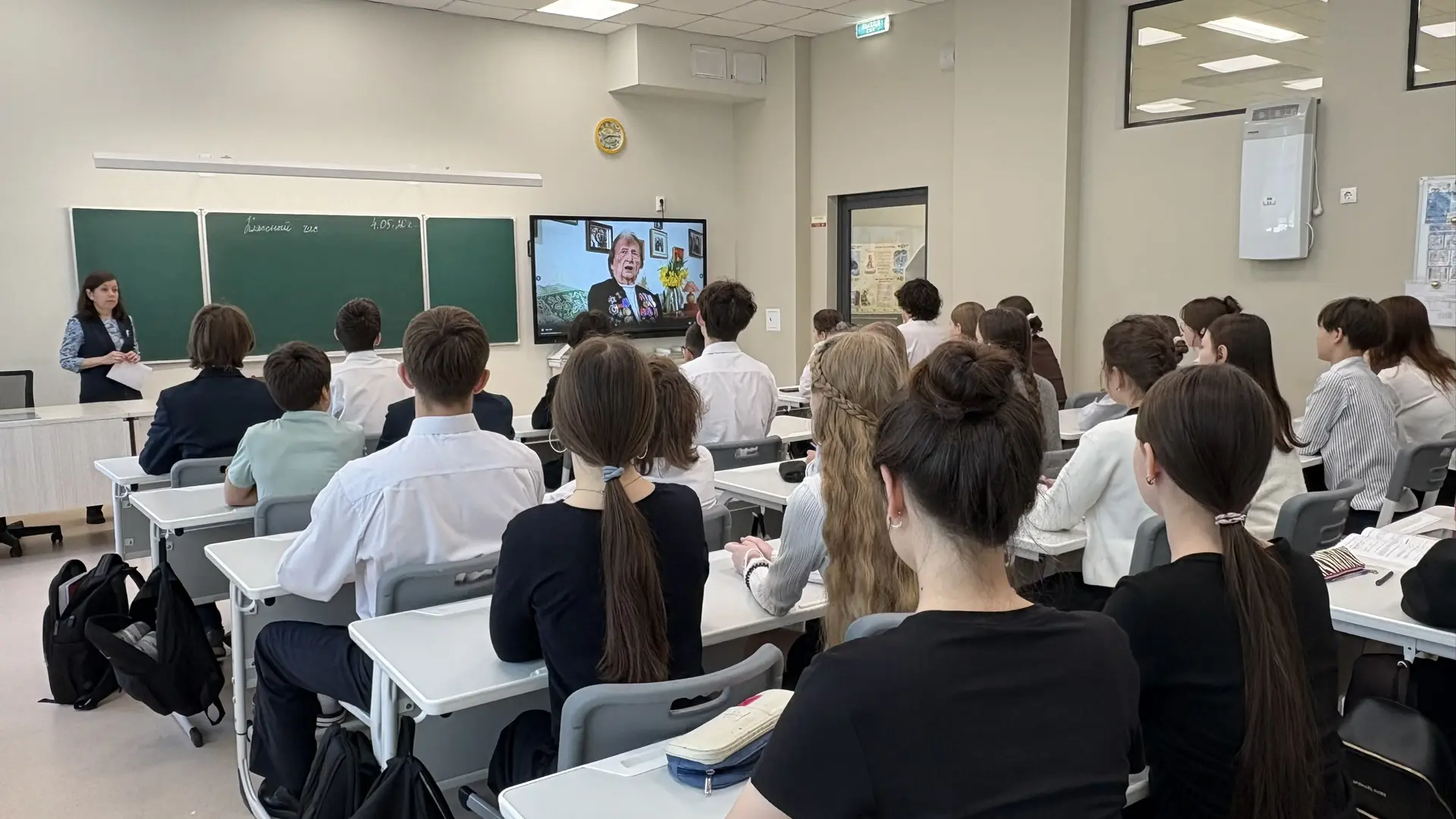 🇷🇺В понедельник, 4 мая 2026 г. новая учебная неделя в нашей гимназии началась традиционно с исполнен
