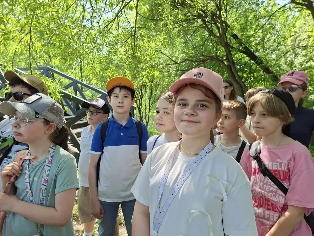 УДИВИТЕЛЬНЫЕ ОТКРЫТИЯ: ЭКОЛОГИЧЕСКАЯ ТРОПА В ПОКРОВСКОМ–СТРЕШНЕВЕ  Команда юных натуралистов 3 «З» к