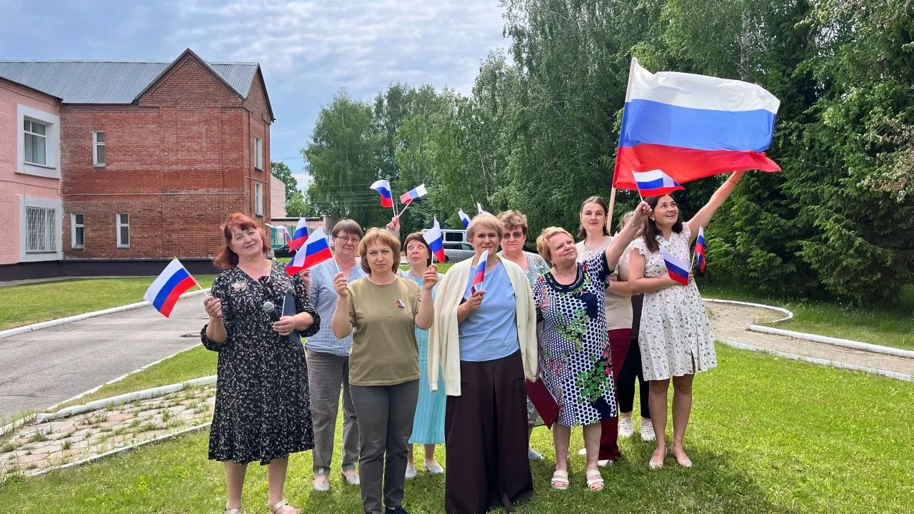 День России, отмечаемый ежегодно 12 июня, — один из ключевых государственных праздников. Он символиз