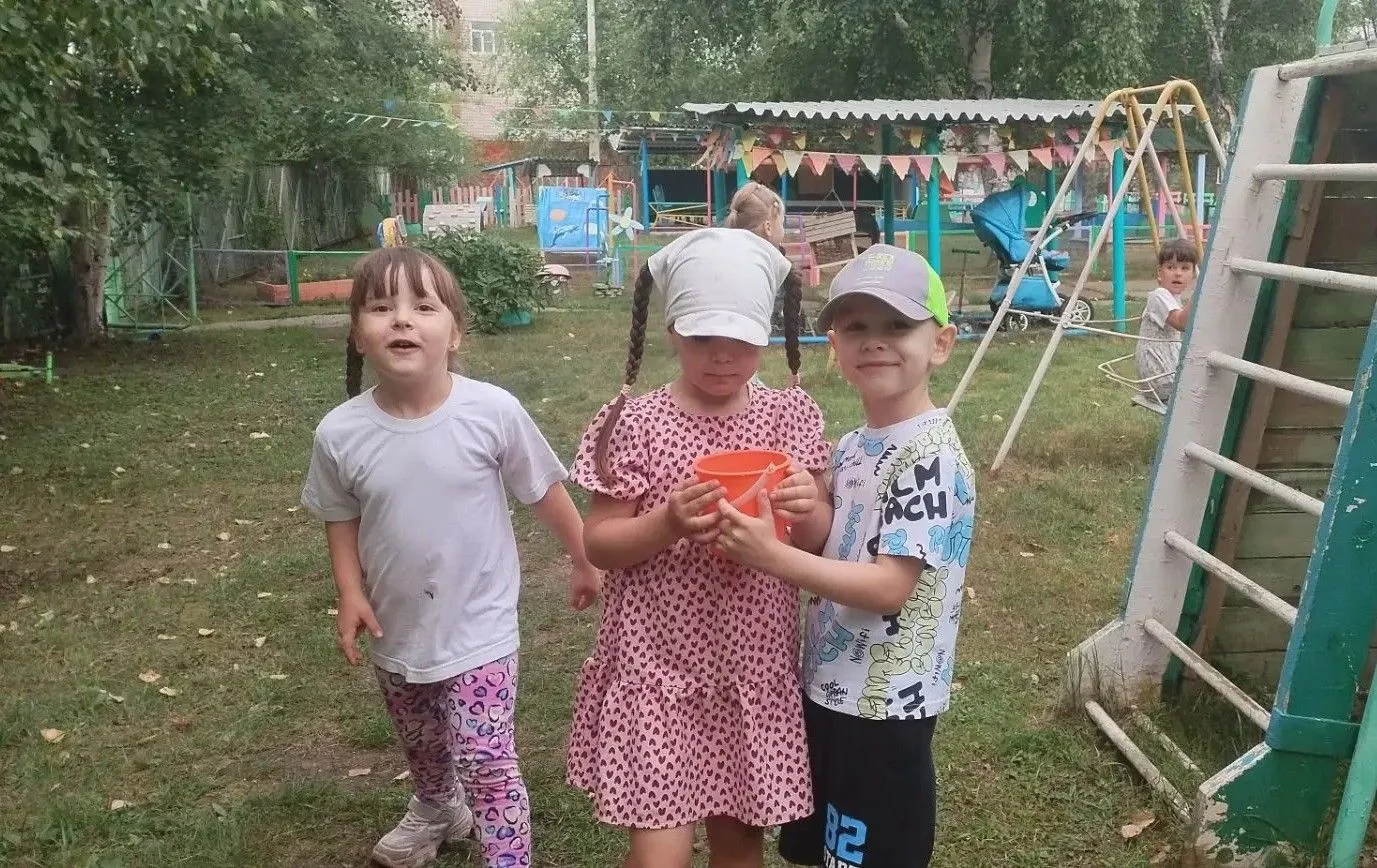 Прогулка «Наблюдение за мотыльком»
Осторожно, мотылёк!
Не лети на огонёк.
Как-то раз от огонька
Руку