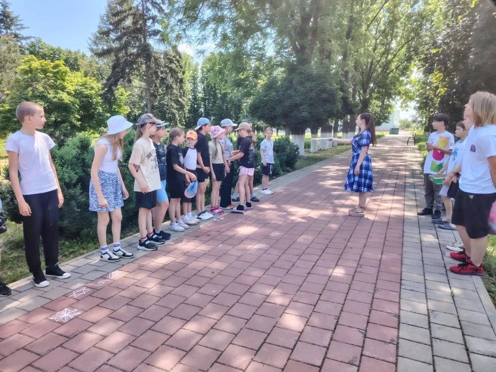 ☀️ Солнечный десант в стране дорожных знаков! ☀️

Знаете, что может быть круче, чем обычный урок без