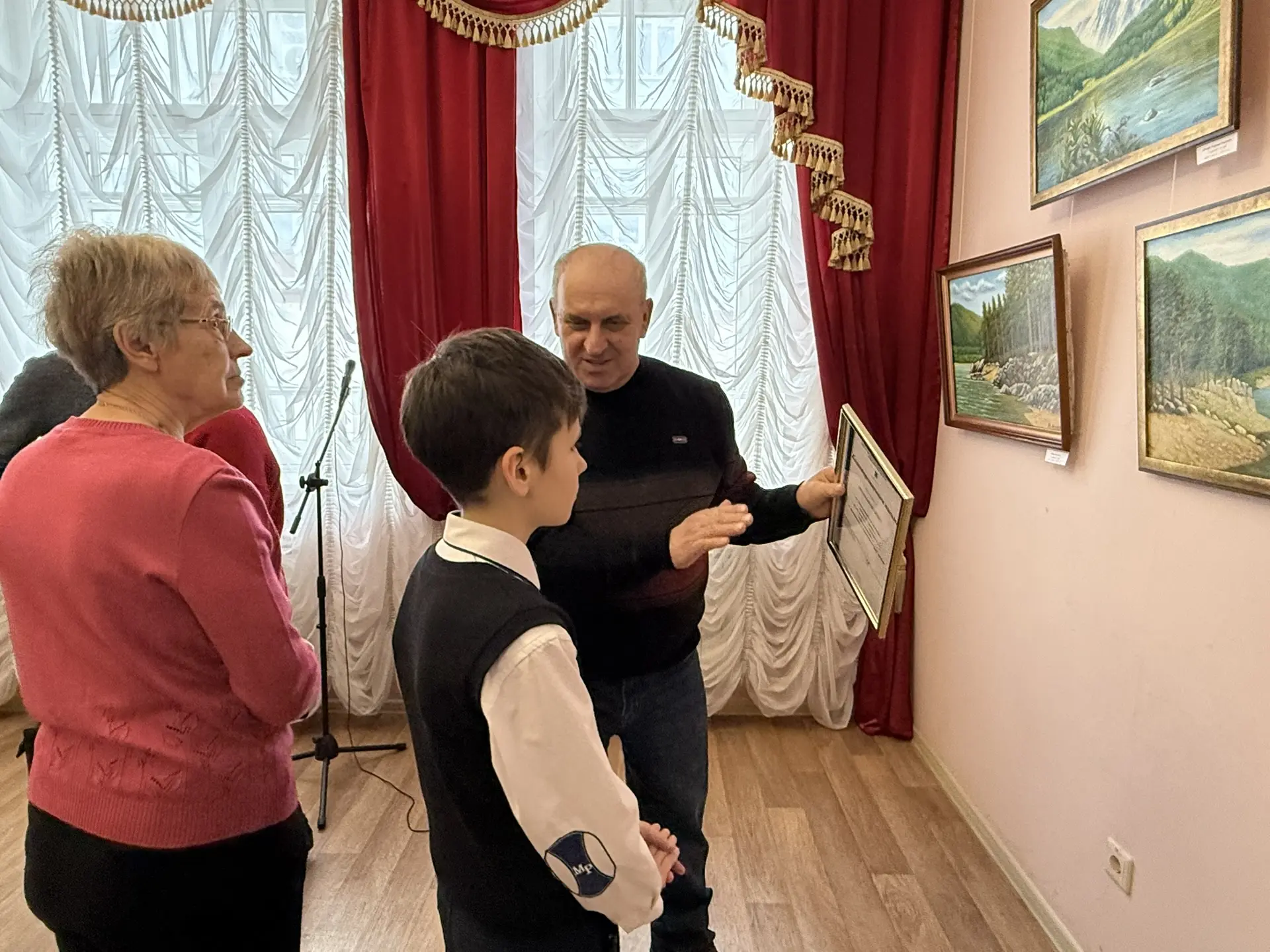 🎨 Пятиклассники на открытии выставки Александра Яско 🎨
