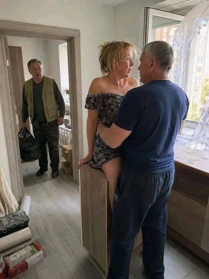 ЖЕНА НАПИСАЛА СОСЕДУ: «ПРИХОДИ, КОГДА МУЖ УЕДЕТ. ДВЕРЬ ЗАПРУ. ГЛАВНОЕ — НЕ БЕРИ СОБАКУ»...
