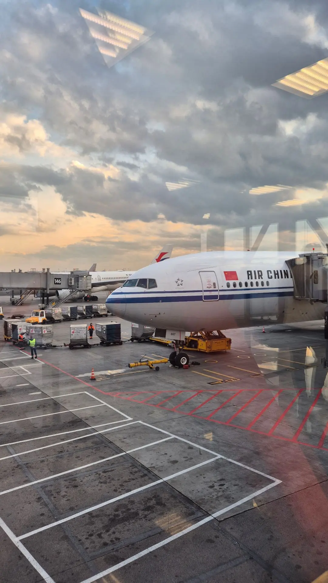 Впервые летим китайскими авиалиниями✈