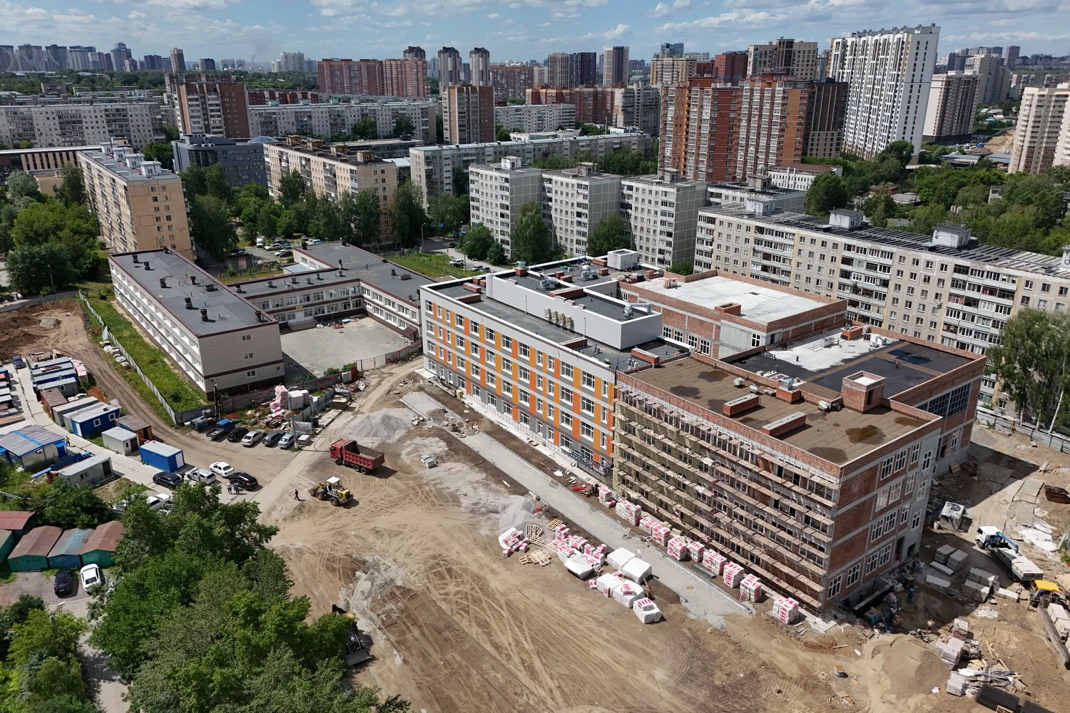 Готовность нового корпуса лицея №113 на Бориса Богаткова оценили в 62%

Дополнительное четырёхэтажно
