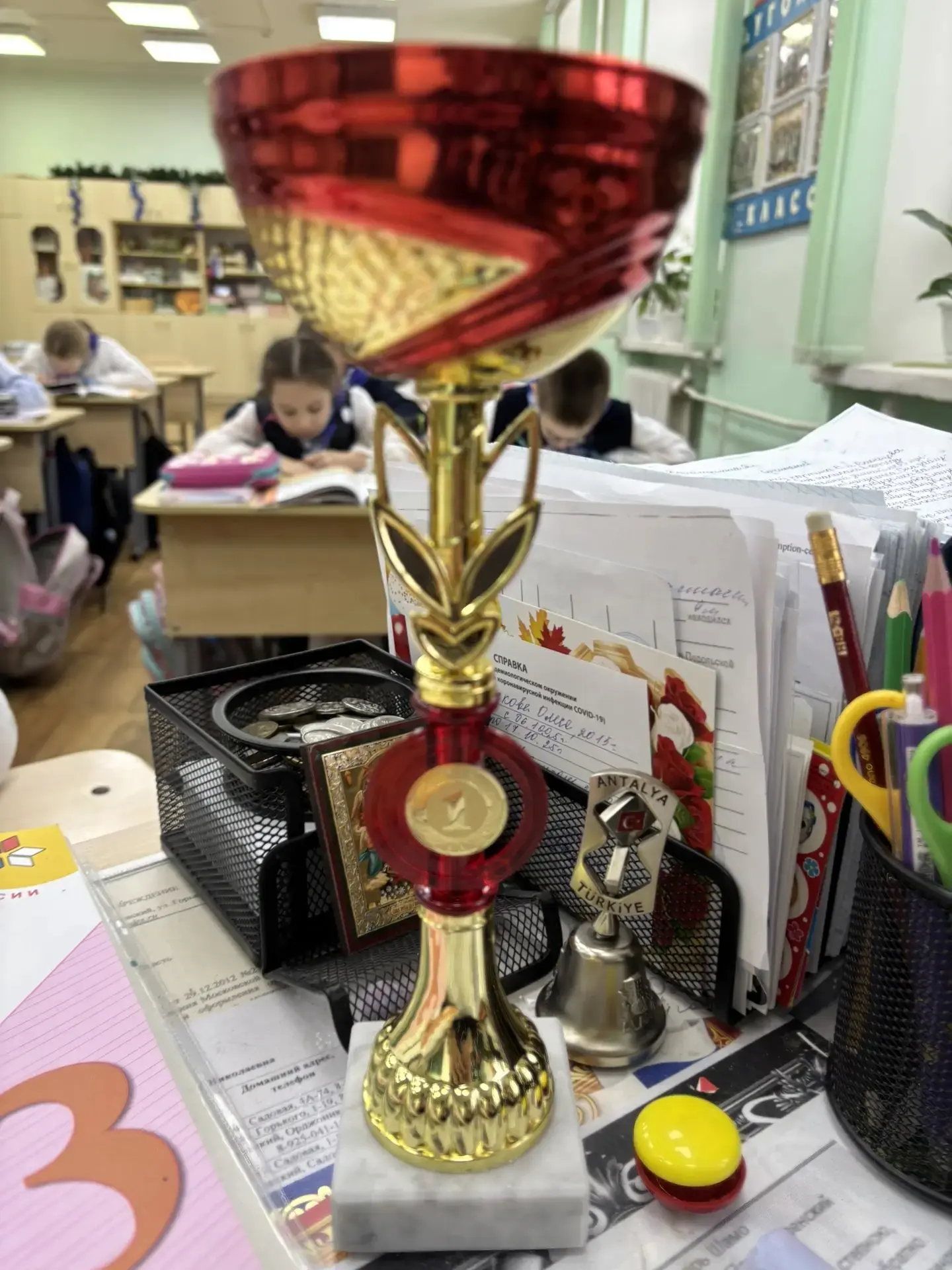 Победа! 🌟  Наша звёздочка 3-А класса Нора Борисова покорила муниципальный конкурс чтецов «Живое слов