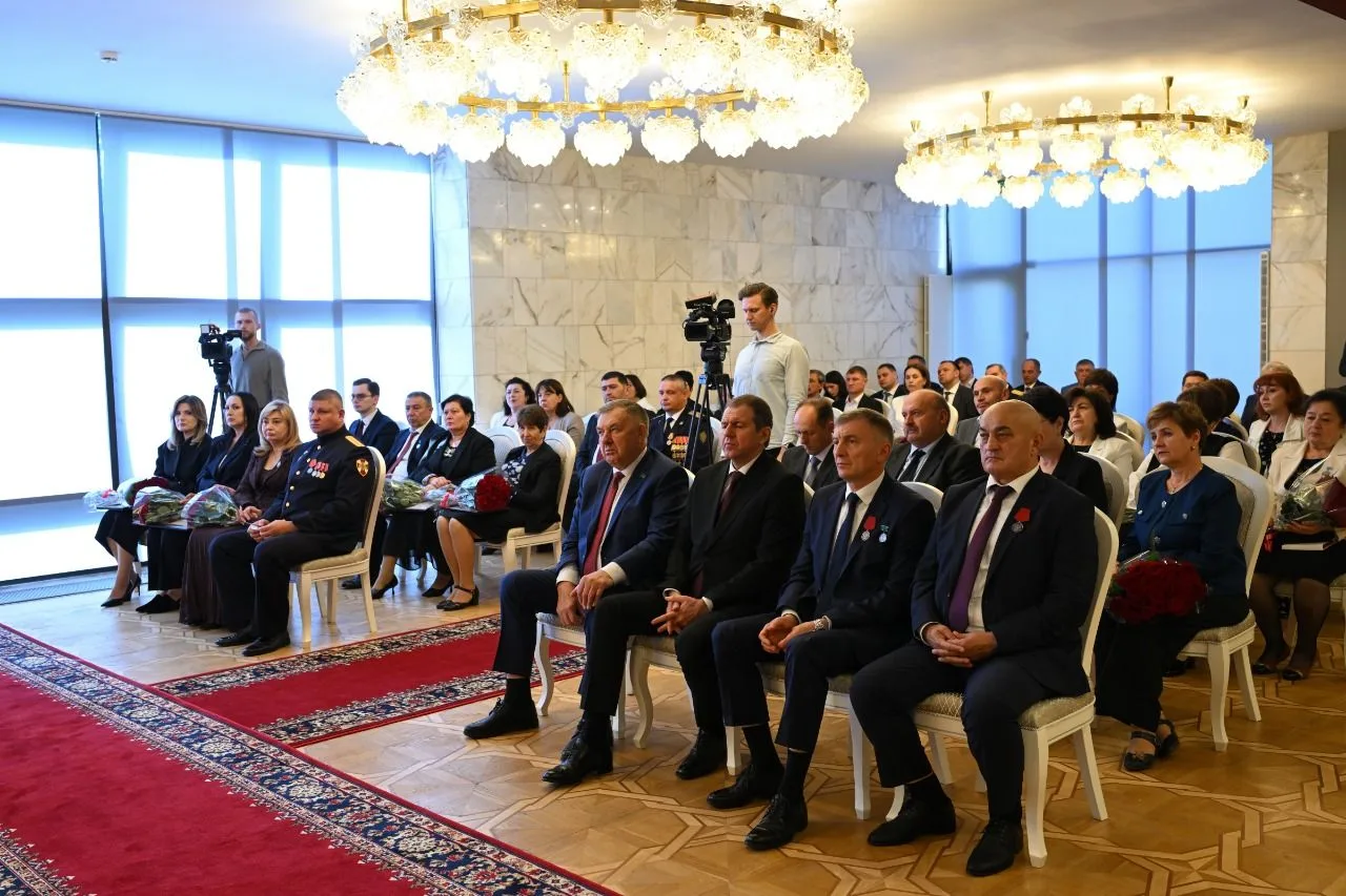 🇸🇮 В преддверии Дня республики в Республиканской филармонии по доброй традиции чество...