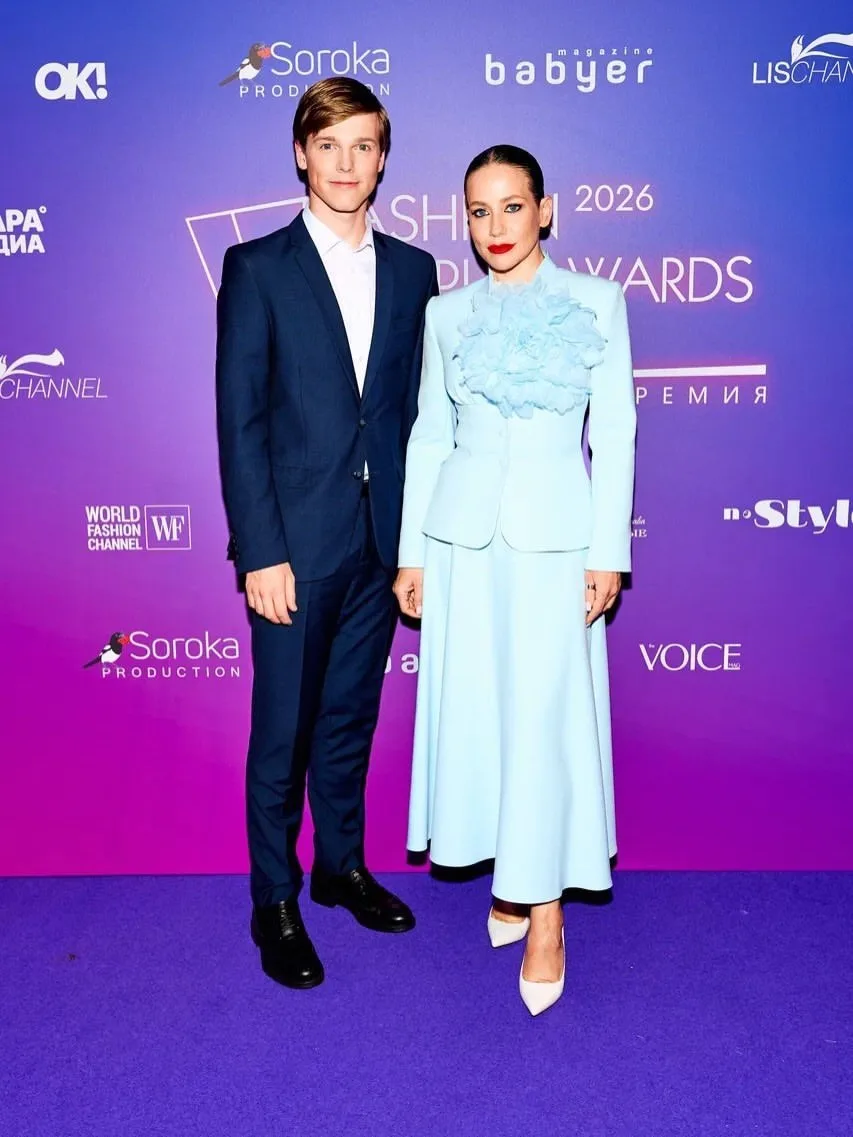 Юлия Барановская провела премию Fashion People Awards вместе с повзрослевшим сыном Артёмом

Телеведу