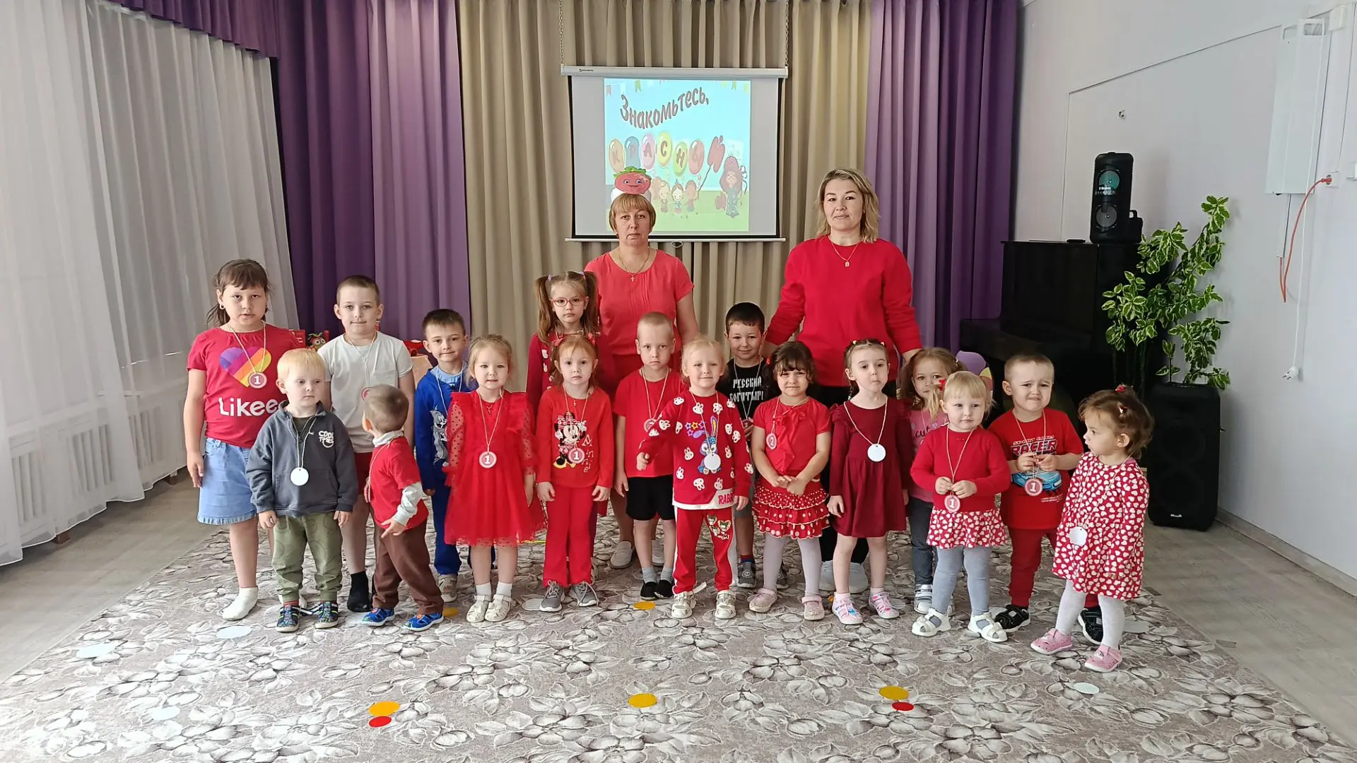#Речной
РАЗНОЦВЕТНАЯ_НЕДЕЛЯ 
Сегодня в детском саду началась разноцветная неделя. Первый день у нас 