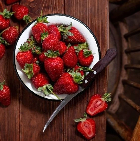 ✨️🍓 Если бы лето можно было попробовать, зачерпнуть огромной ложкой и отправить прямо ...