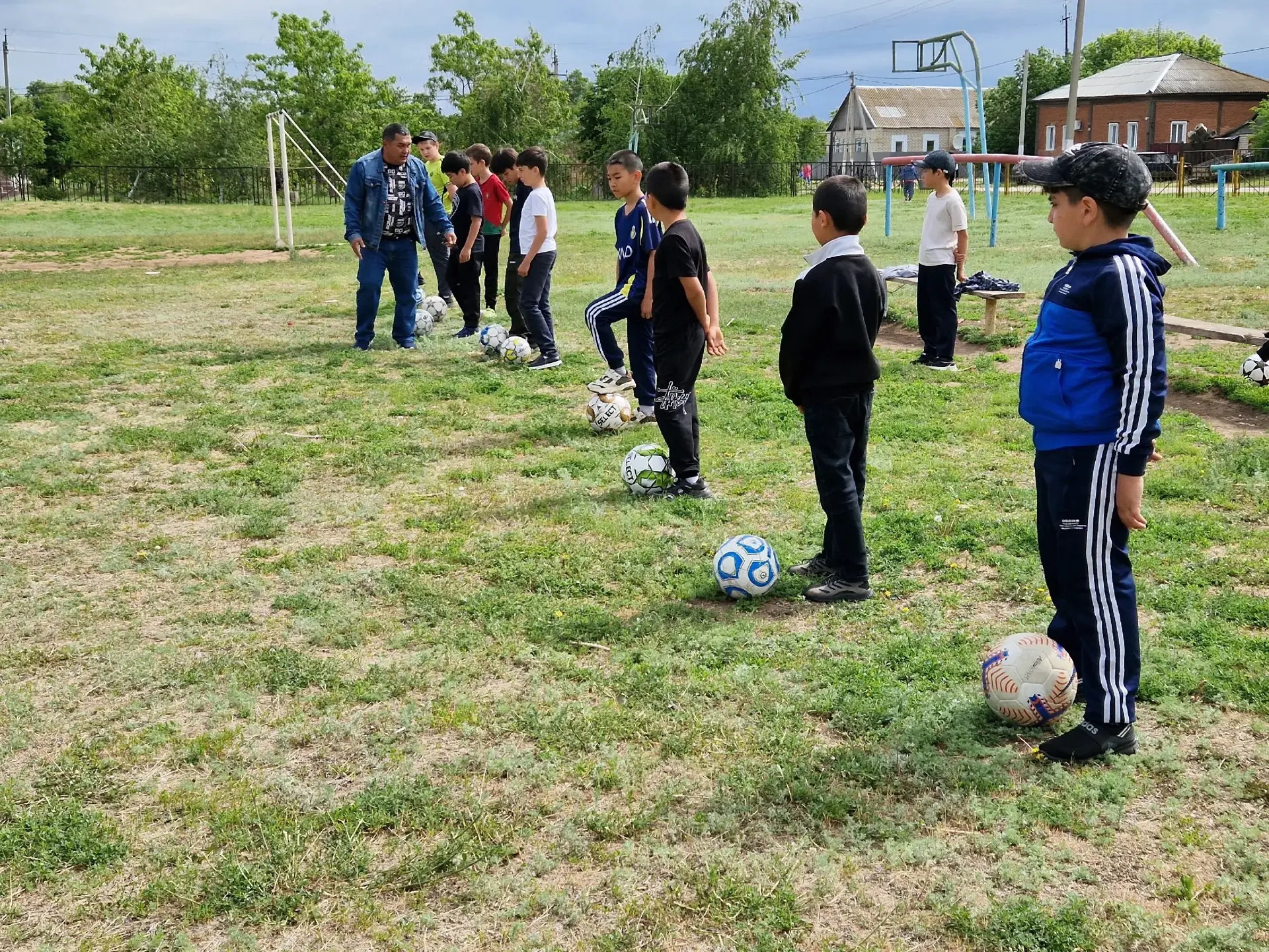 ⚽ В МБОУ СОШ с. Привольное  активно работает спортивная секция!

Сегодня ребята с энтузиазмом провел