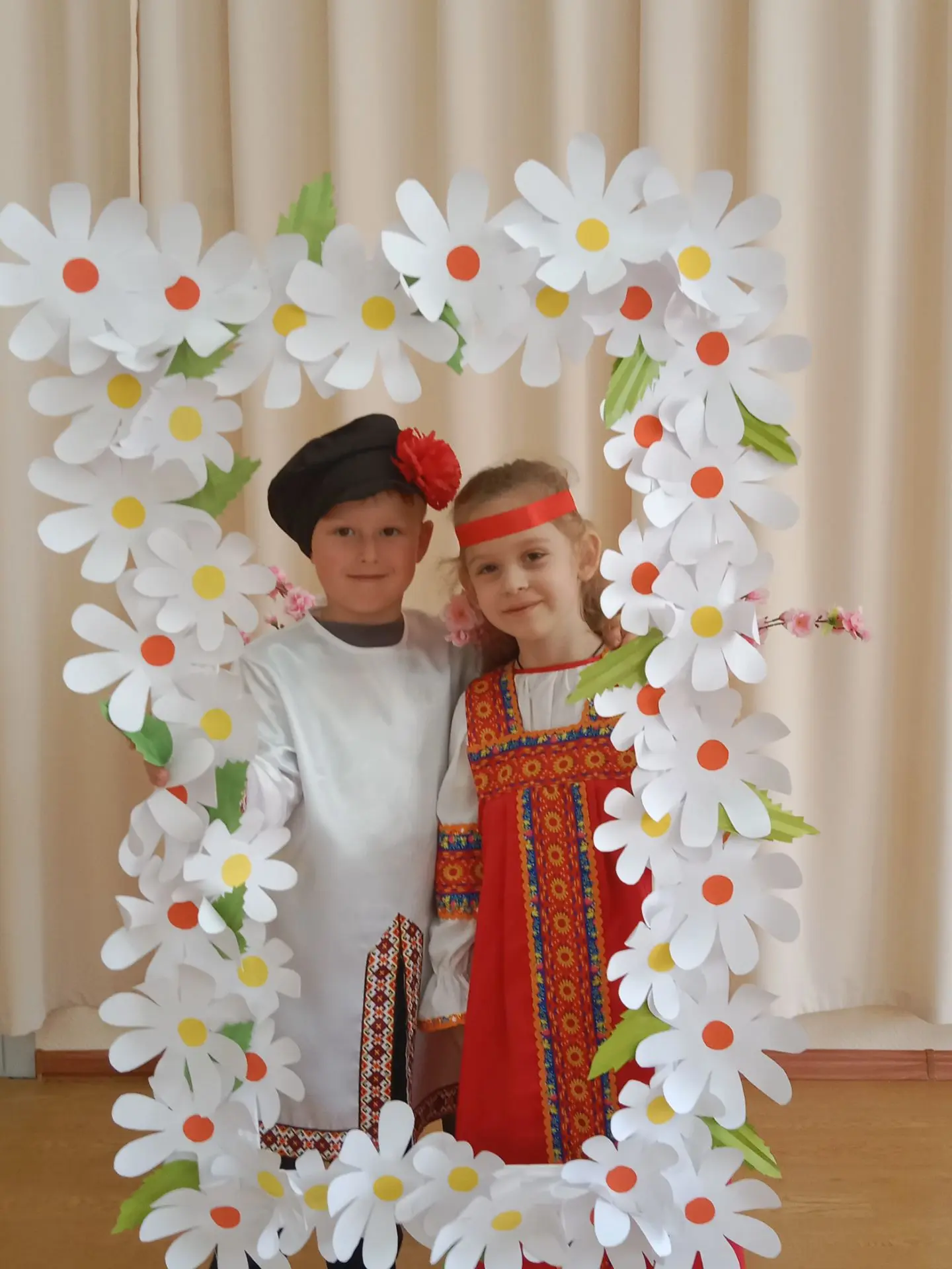 Солнце, 🌞цветы🌸 и хороводы💃🕺: Иван Купала в нашем детском саду! 🌞🌿

Мы отметили народный празд