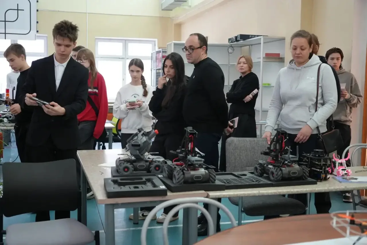 ⚙️ Инженерный класс: учиться, создавая

Когда мы слышим слово «инженер», многие представляют человек