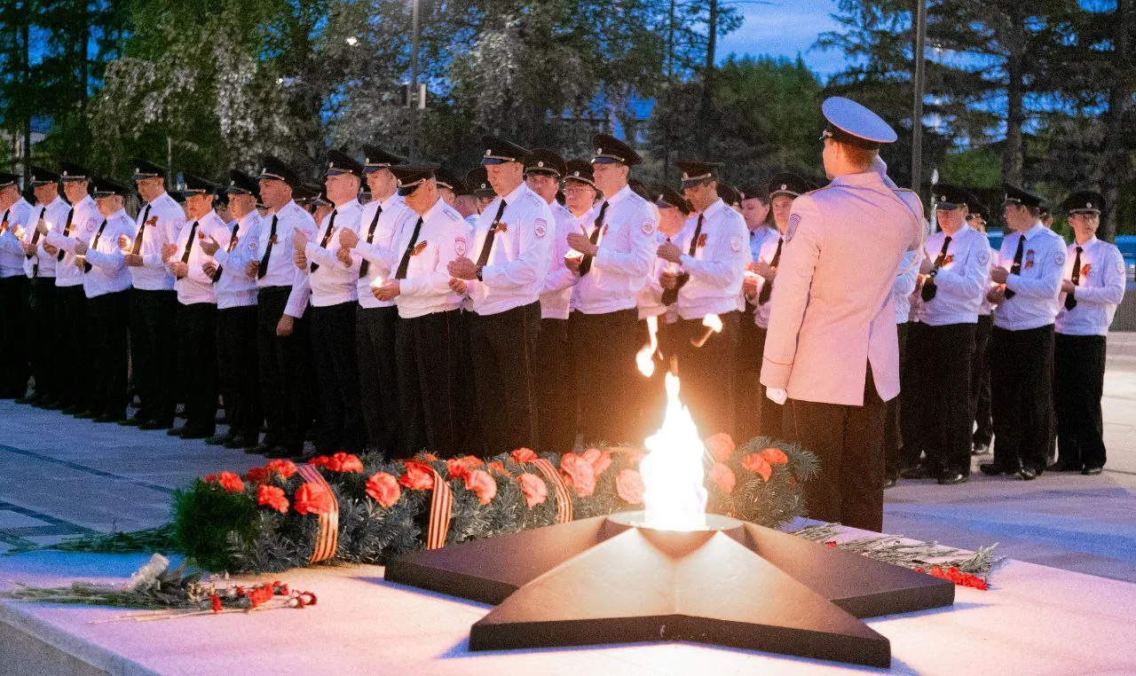 🕯️ Сегодня, 21 июня, в 22:00 на площади у Мемориала Победы в Красноярске зажгут 12 000 свечей.

Из 