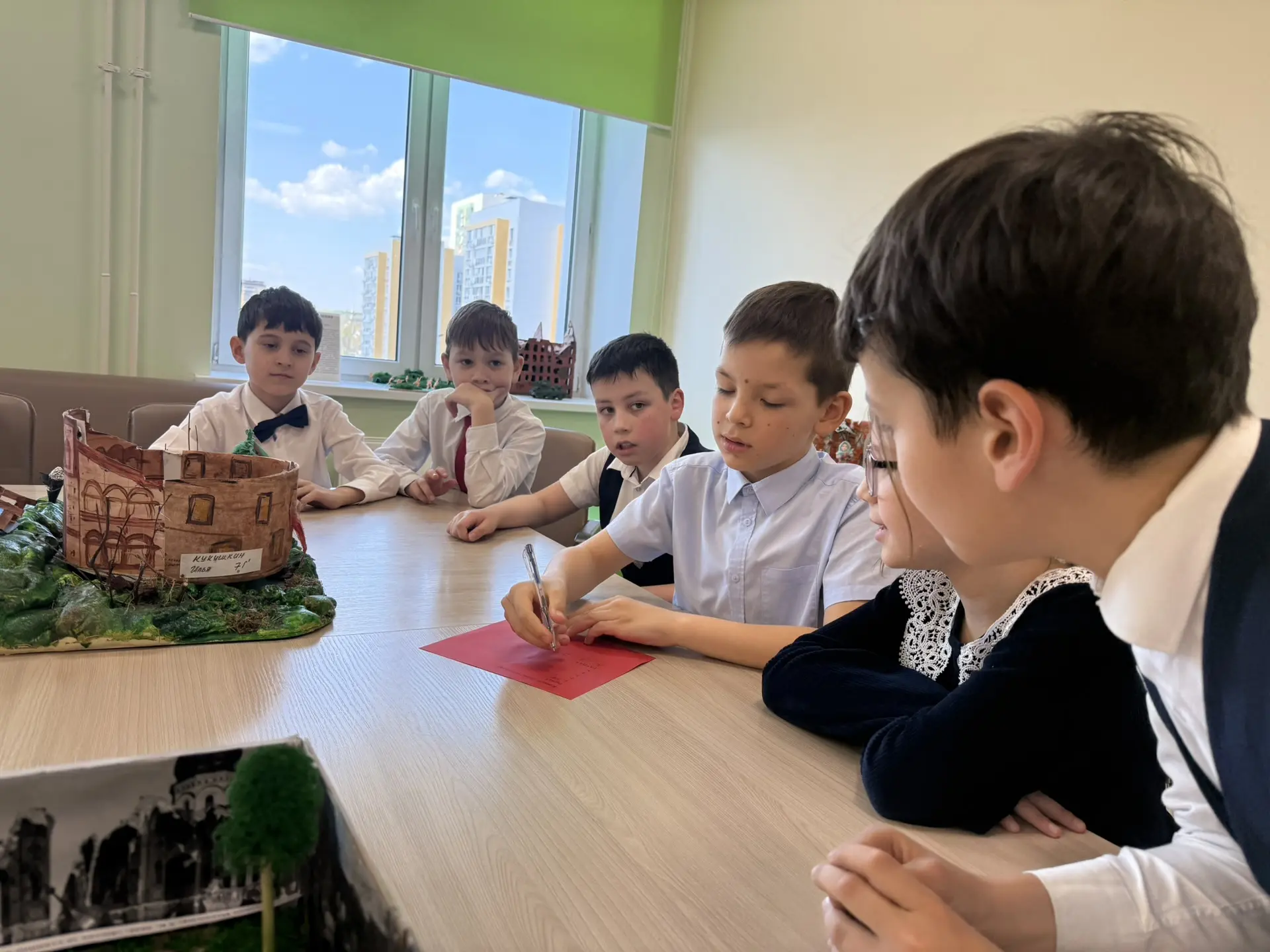 🌟 Сегодня прошел второй этап игры "Что? Где? Когда?", посвященной Дню Победы! 🌟  Наставники Движения