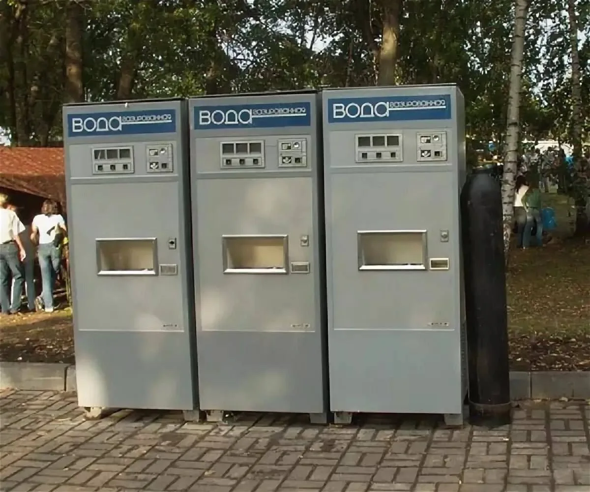 Наши любимые автоматы и наша любимая газировка. И один стакан на всех!