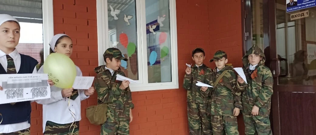 Учащиеся МБОУ «СОШ с. Дай» приняли активное участие во Всероссийской акции «Окна Победы...