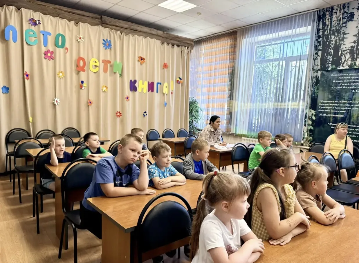 «Тихое местечко» 

Воспитанники подготовительной группы «Светлячки» посетили городскую библиотеку. �
