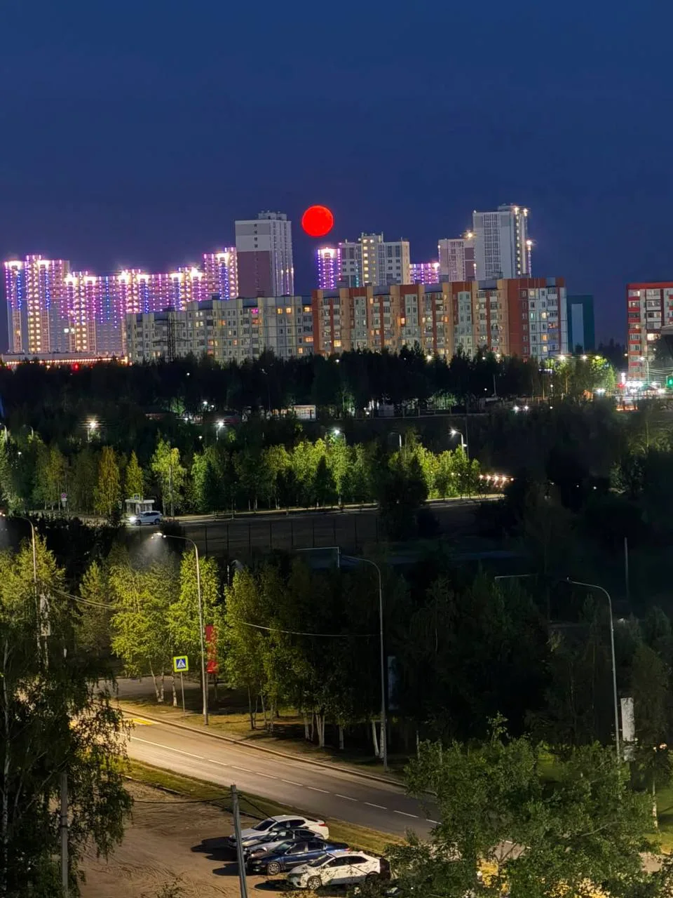 🔥«Оленья Луна» над Сургутом.

Видели?

▪️КОРОЧЕ, СУРГУТ