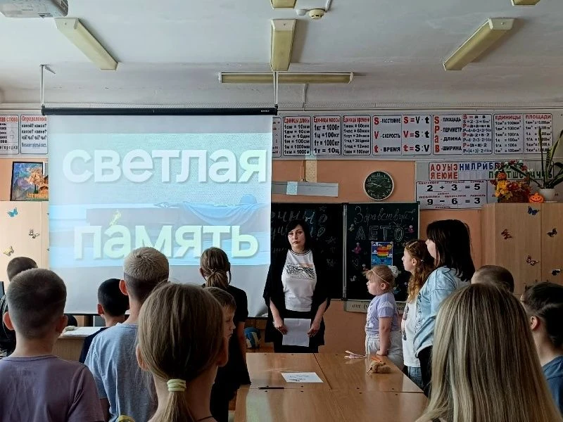 В преддверии Дня памяти и скорби в пришкольном лагере нашей гимназии советники директора по воспитан