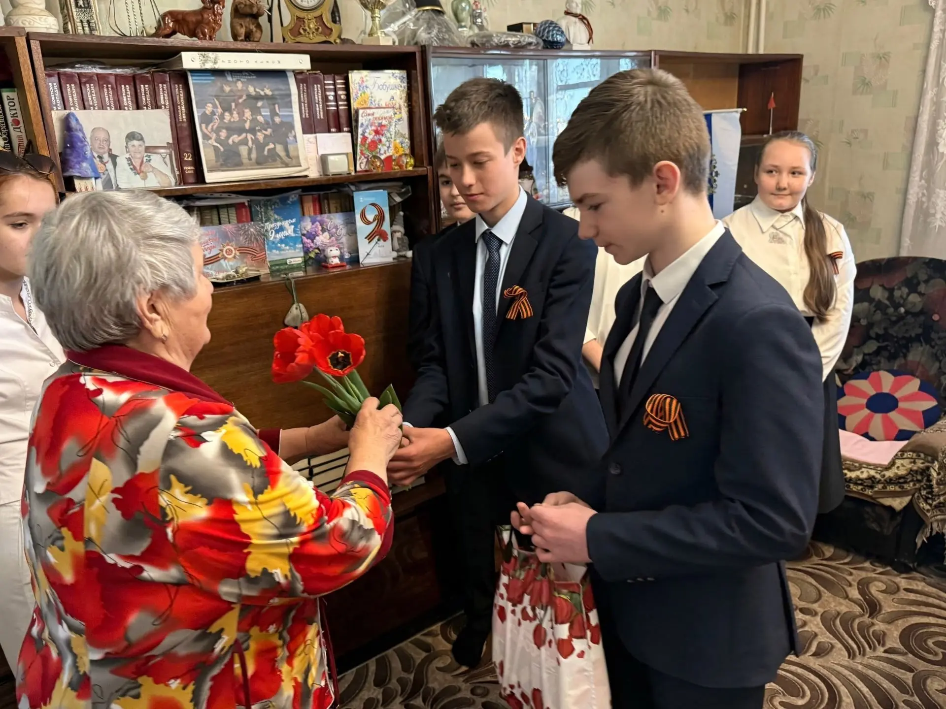 Все школы Липецка присоединились к проекту "С заботой о наших ветеранах" ❤️   Проект позволяет лично
