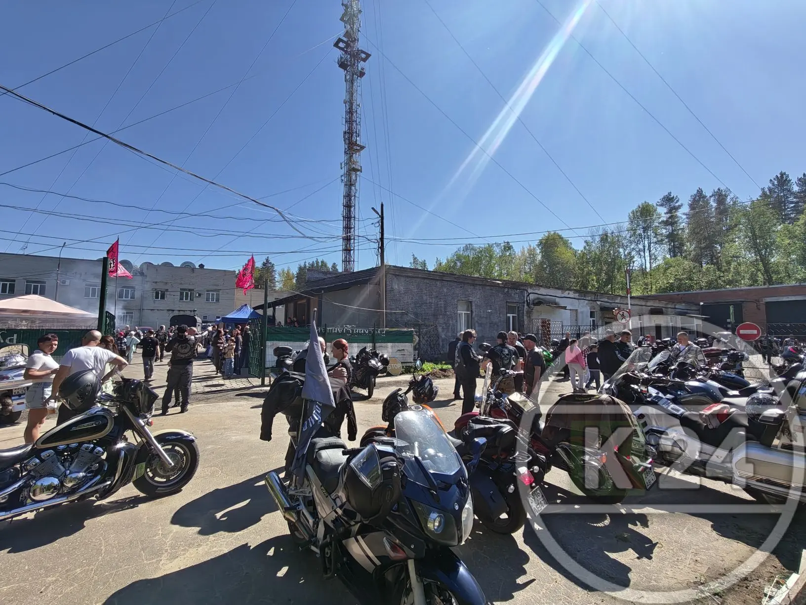 🏍 В Кингисеппе дан старт мотосезону!  Сегодня на улице Профилакторной собрались любители скорости, с