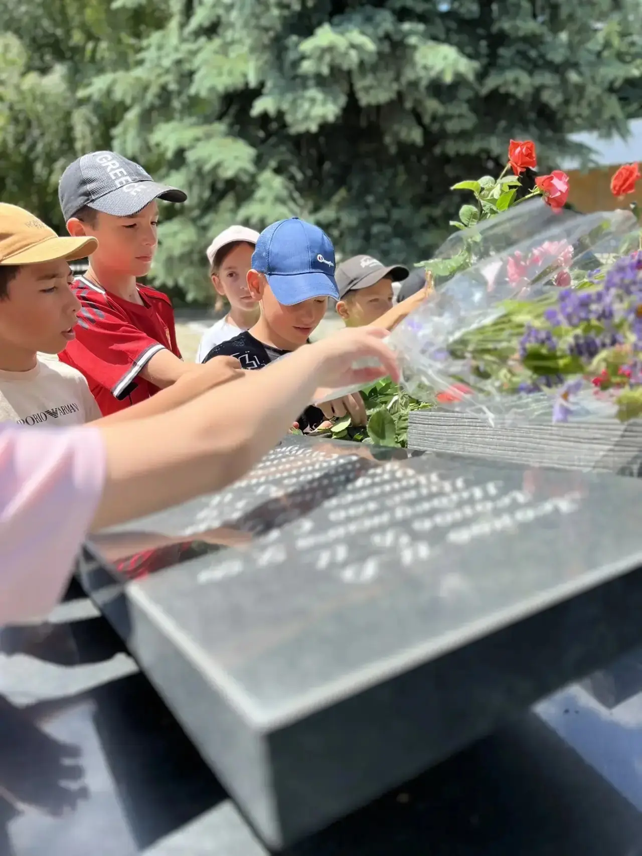 22 июня – День памяти и скорби. Мы помним.

Сегодня, в этот скорбный день, ученики нашей школы присо