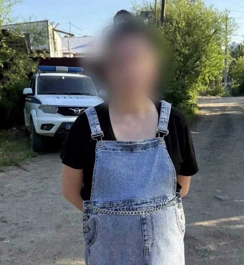 Набитую закладками девушку задержали в Хабаровске

Вечером 28 июля на ул. Почтовой экипаж ППС патрул