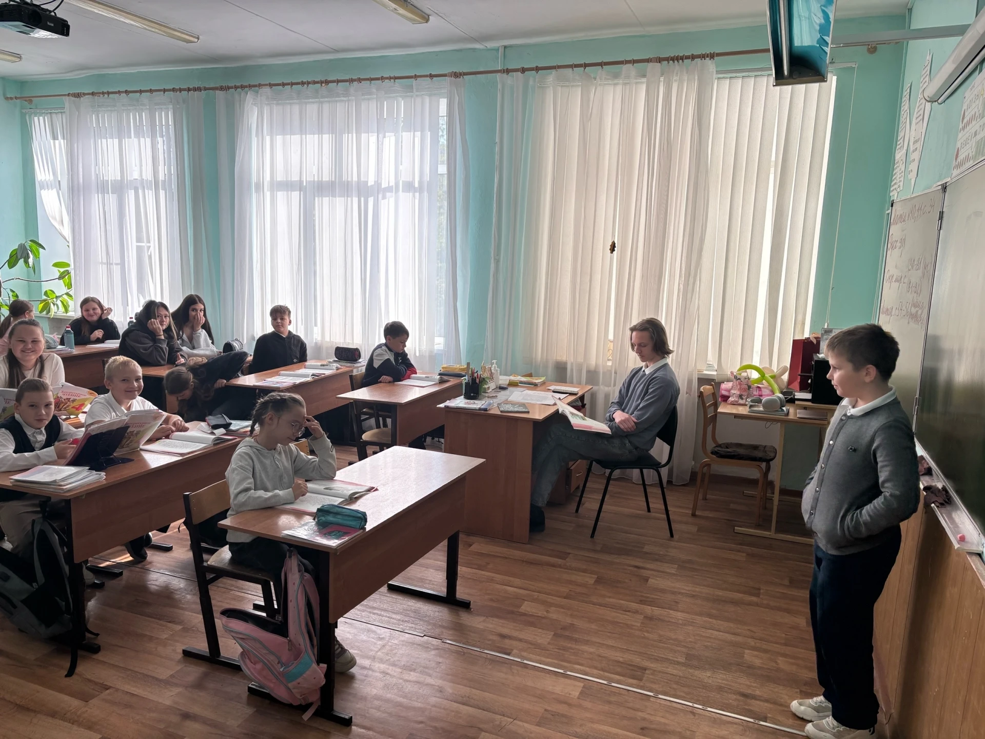 🎓 День учителя: в #МОУСШ115 прошёл день самоуправления