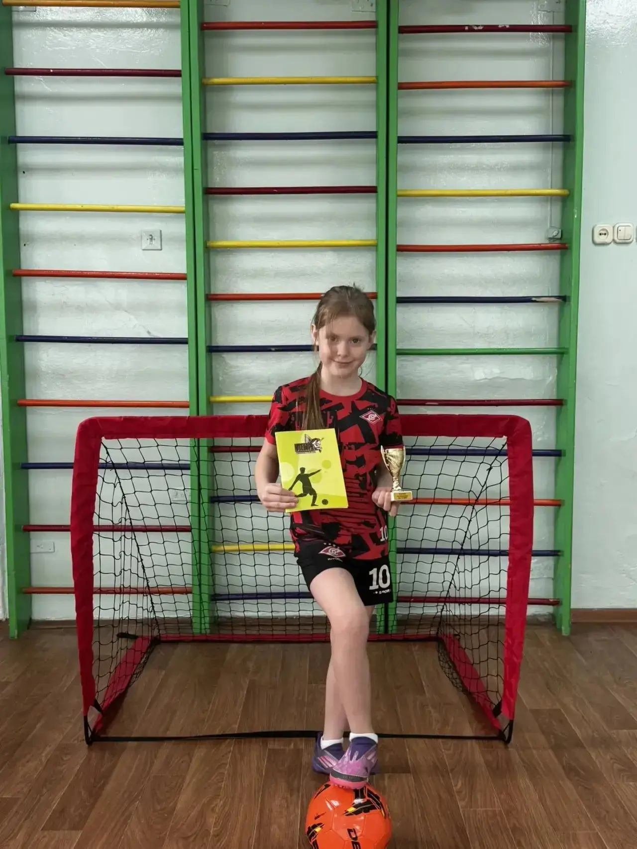 🎉 Ура! Наши юные футболисты — настоящие чемпионы! 🎉Несколько ребят полностью собрали все наклейки 