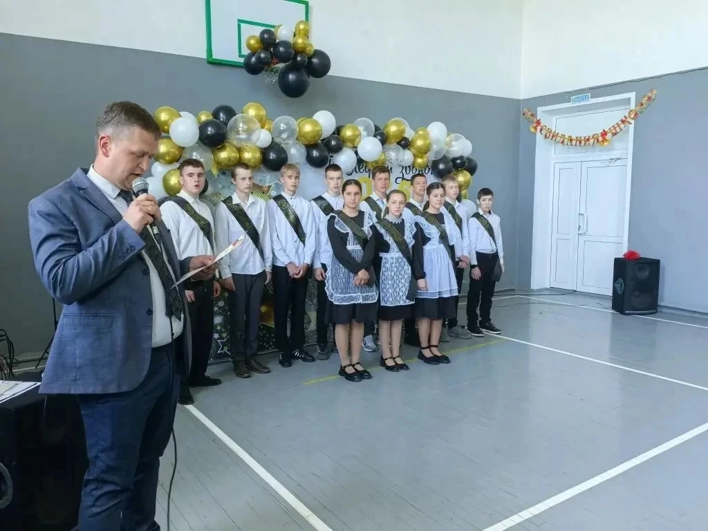 Вот и прозвенел последний звонок!🔔 

В нашей школе состоялся трогательный и волнующий праздник — по