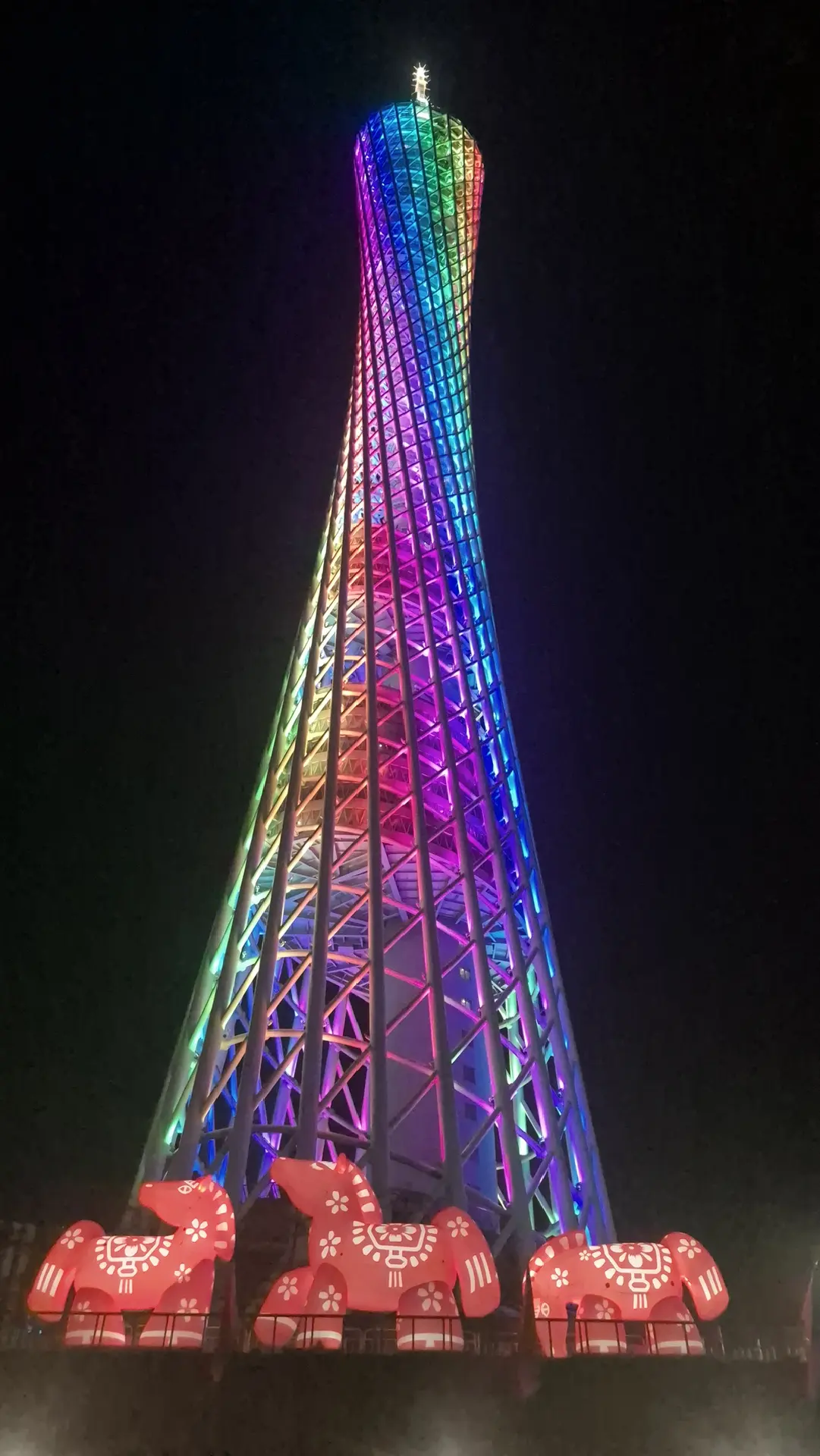 Главная достопримечательность - Кантонская башня (Canton Tower)