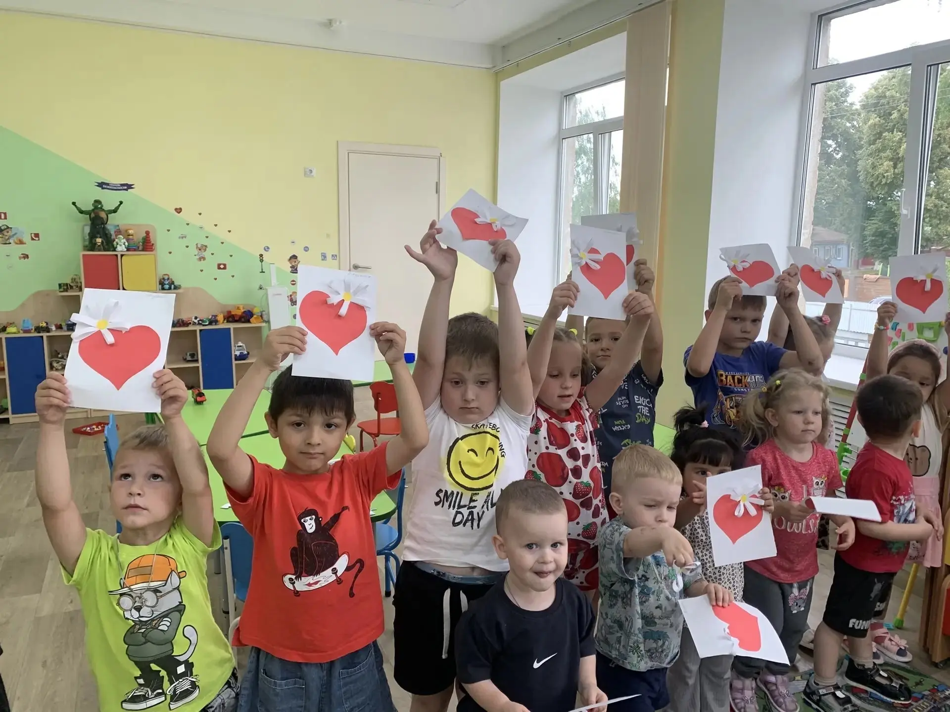 ☀️ Группа «Ромашки» поздравляет семьи с главным летним праздником!

Крепкая семья, верность и любовь