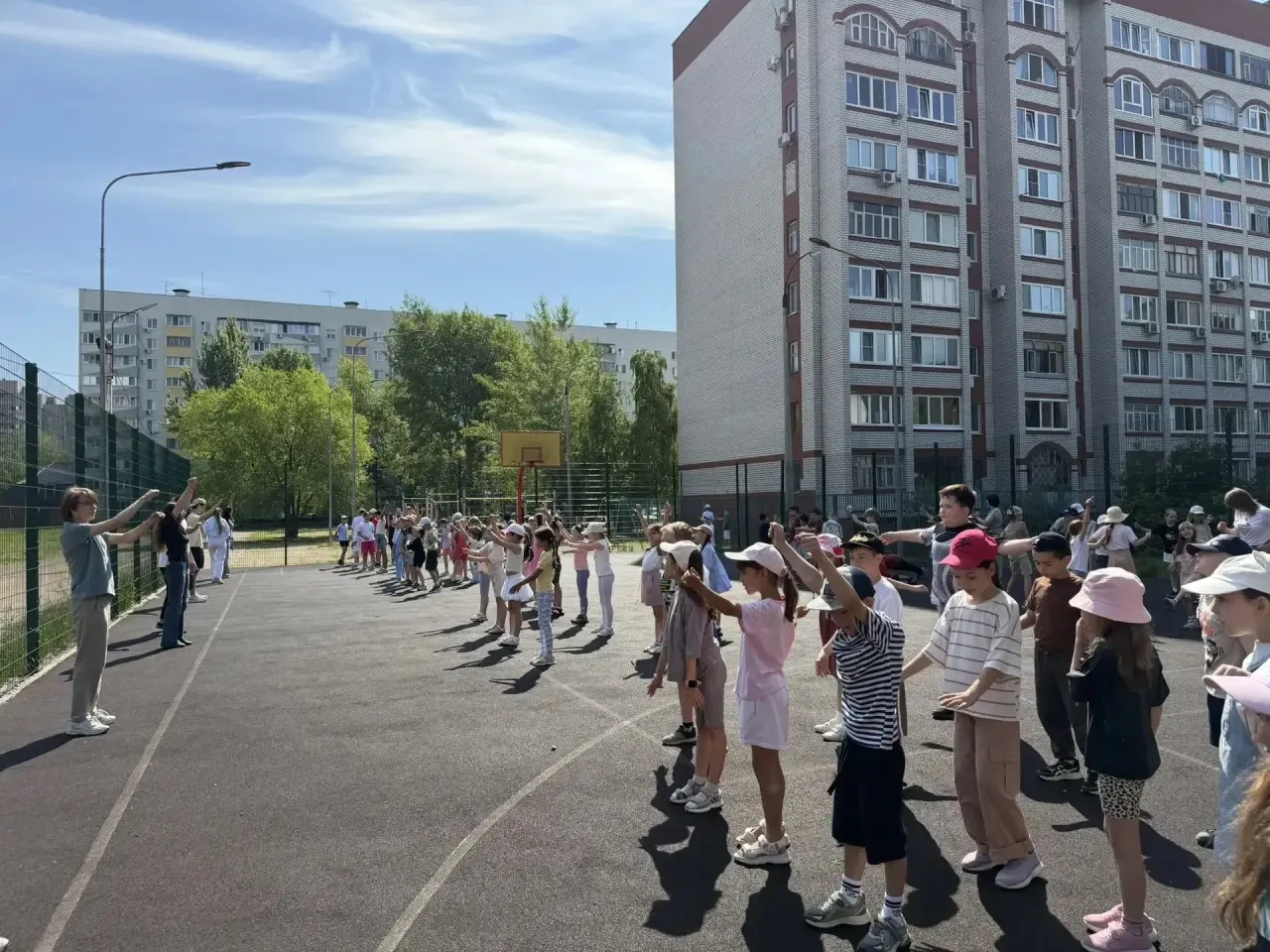 💫 Бүген «Шатлык» лагерендә көн аерым тантаналы рухта үтте. Һәр отряд Россия көнен каршы алуга әзерл