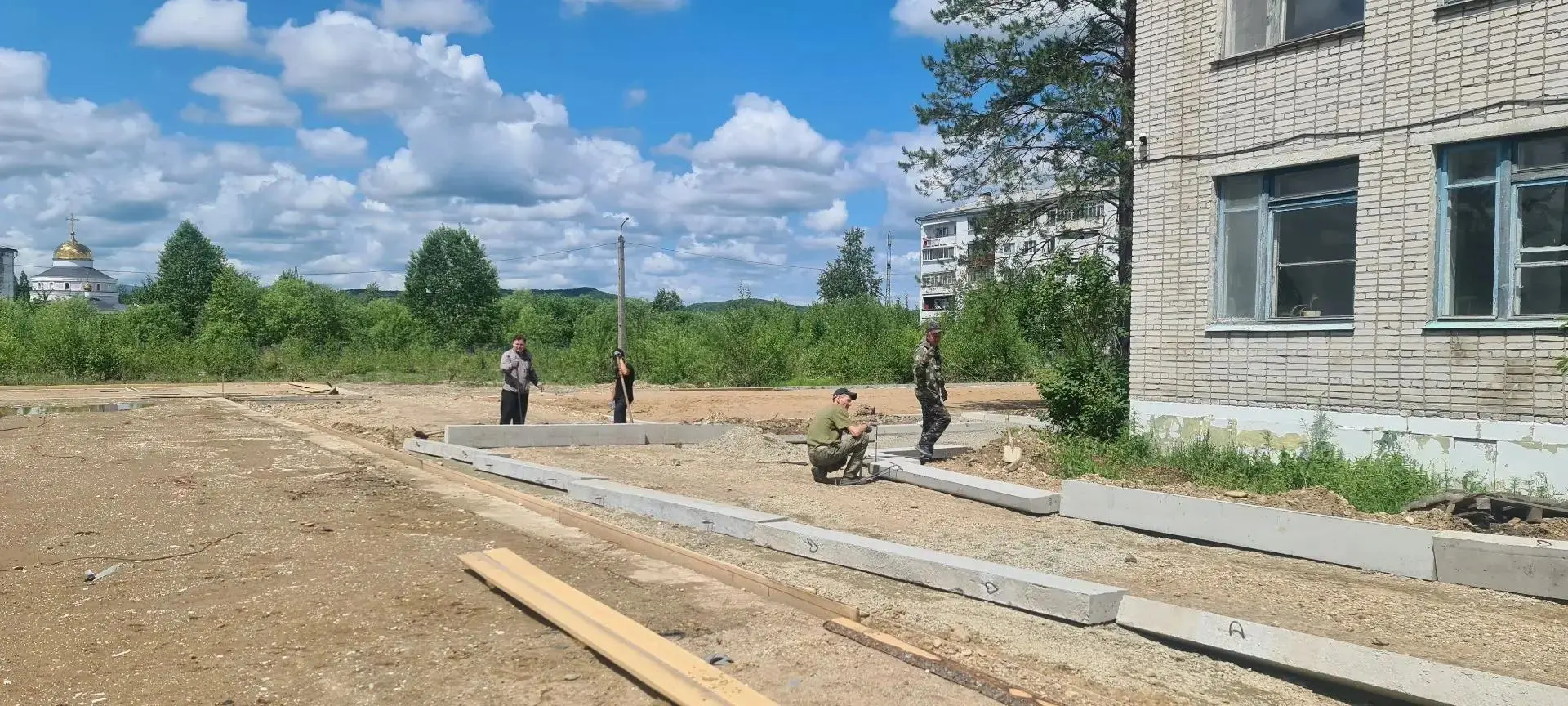 🛠Активно идут ремонтные работы в детском саду № 50 в Биробиджане

Территорию готовят под асфальтиро