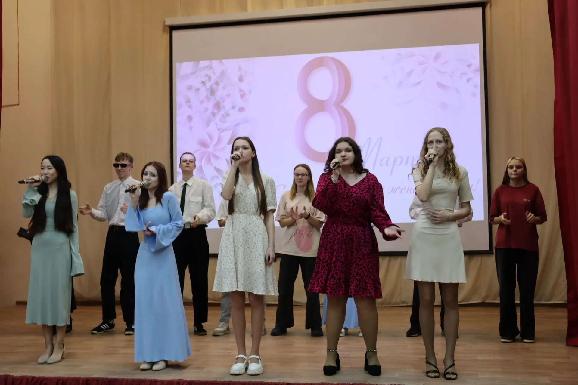 Несмотря на то, что в Новосибирске весна пока только по календарю — за окнами всё ещё л...