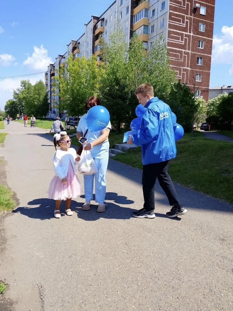 Сегодня делимся с вами фотографиями с детских праздников из Хакасии, Иркутской и Кемеро...