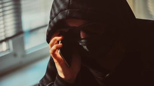 Мошенники начали подделывать голоса учителей с помощью ИИ
