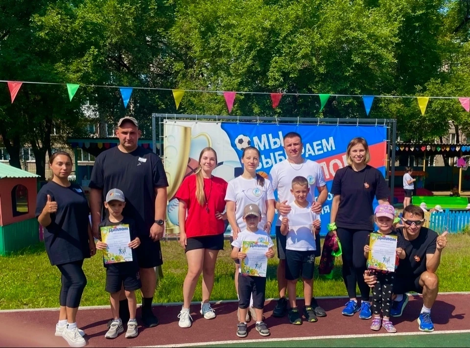 🌼«РОМАШКОВЫЕ СТАРТЫ: мама, папа, я — спортивная семья»! 🏃🤸🤾

 Сегодня в нашем детском саду прошл